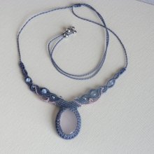 Blue/grey micro-macramé necklace with a rose quartz 